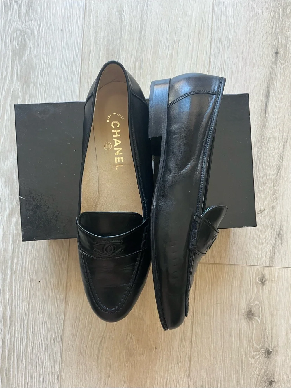 CHANEL Black Leather CC Logo Loafers